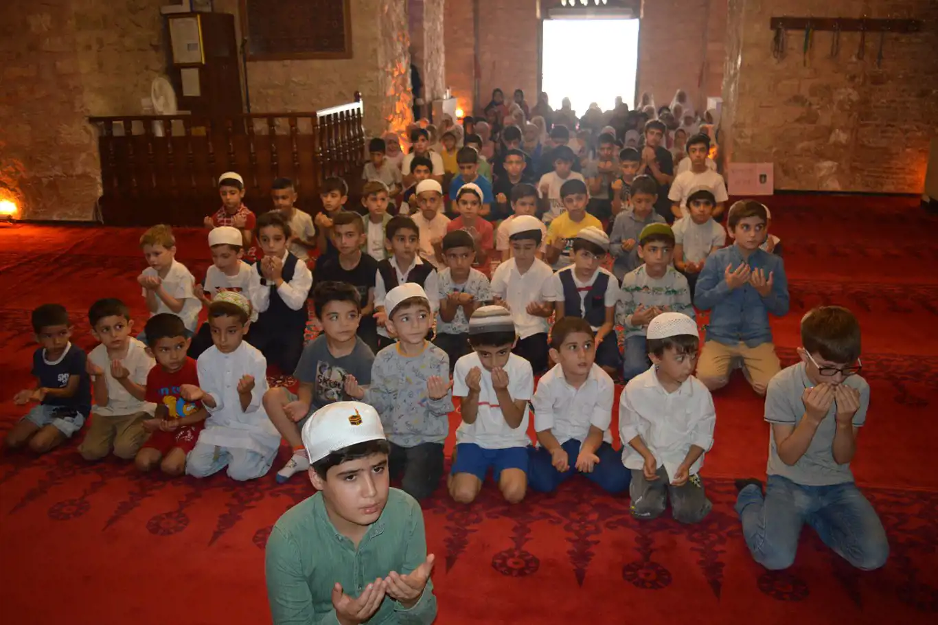 Tarihi Ulu Camii'nde "Hayat Namazla Güzeldir" etkinliği düzenlendi Tarihi Ulu Camii'nde "Hayat Namazla Güzeldir" etkinliği düzenlendi