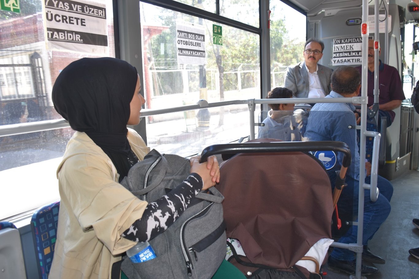 Siirt Belediye Başkan Vekili Kızılkaya, halk otobüsü hizmetini yolculuk yaparak denetledi