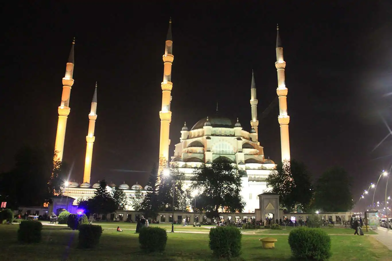 Laylat al-Raghaib: Muslims worldwide prepare for the sacred night of wishes