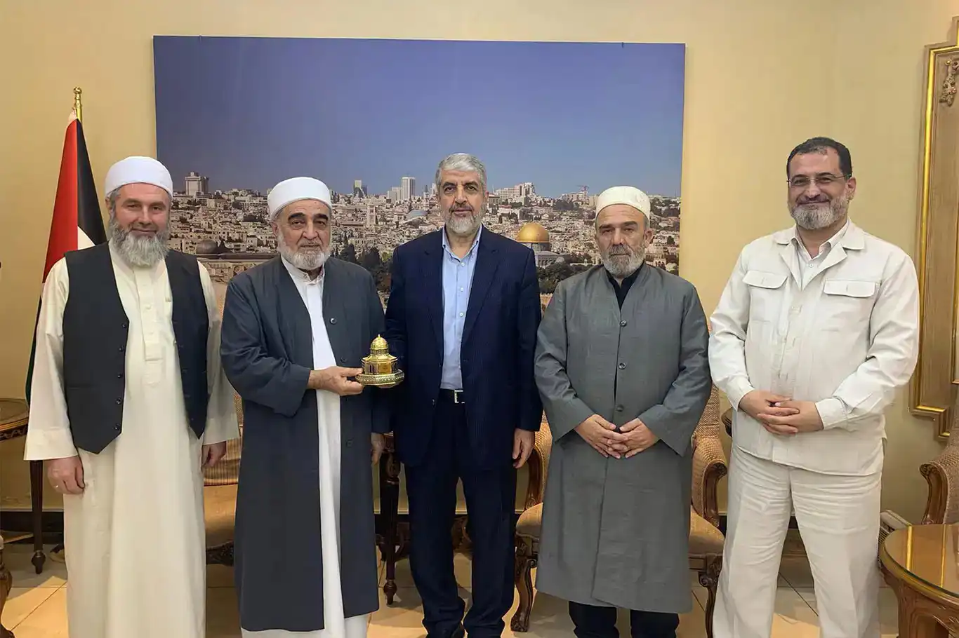 هیئت اتحادالعلما با مشعل رهبر حماس دیدار کرد