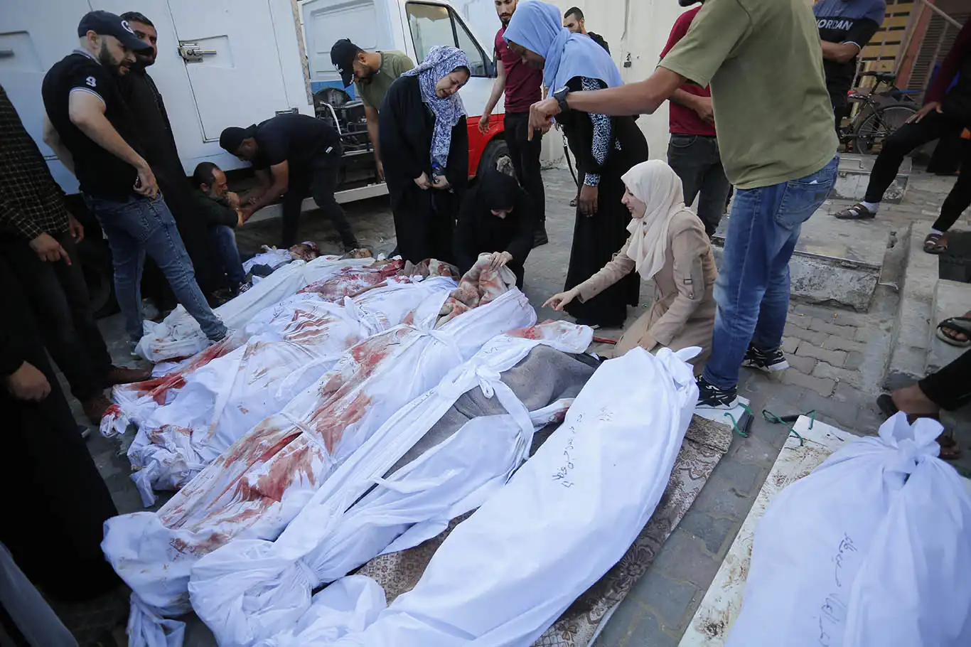 Euro-Med: Gazze'de 100 günde 100 bin kişi öldürüldü ve yaralandı