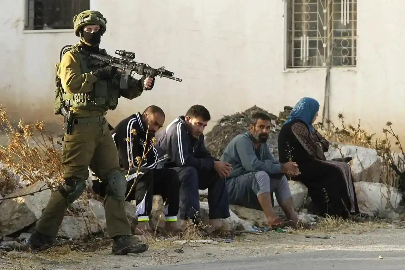 Siyonist işgal rejimi 24 Filistinliyi daha alıkoydu