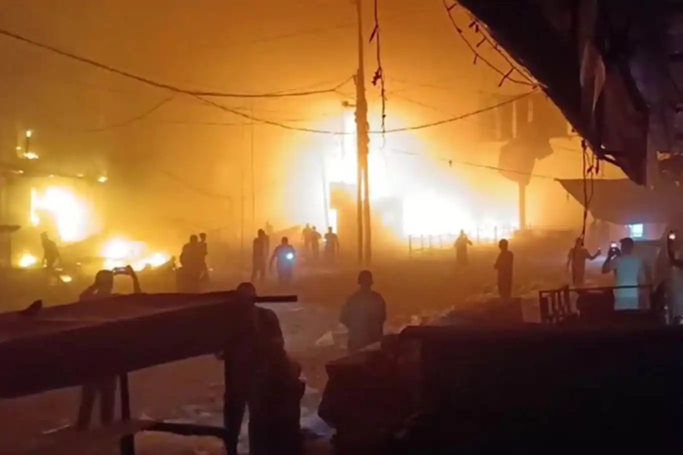 Siyonist rejim Refah'ta bir evi bombaladı: 19 şehid