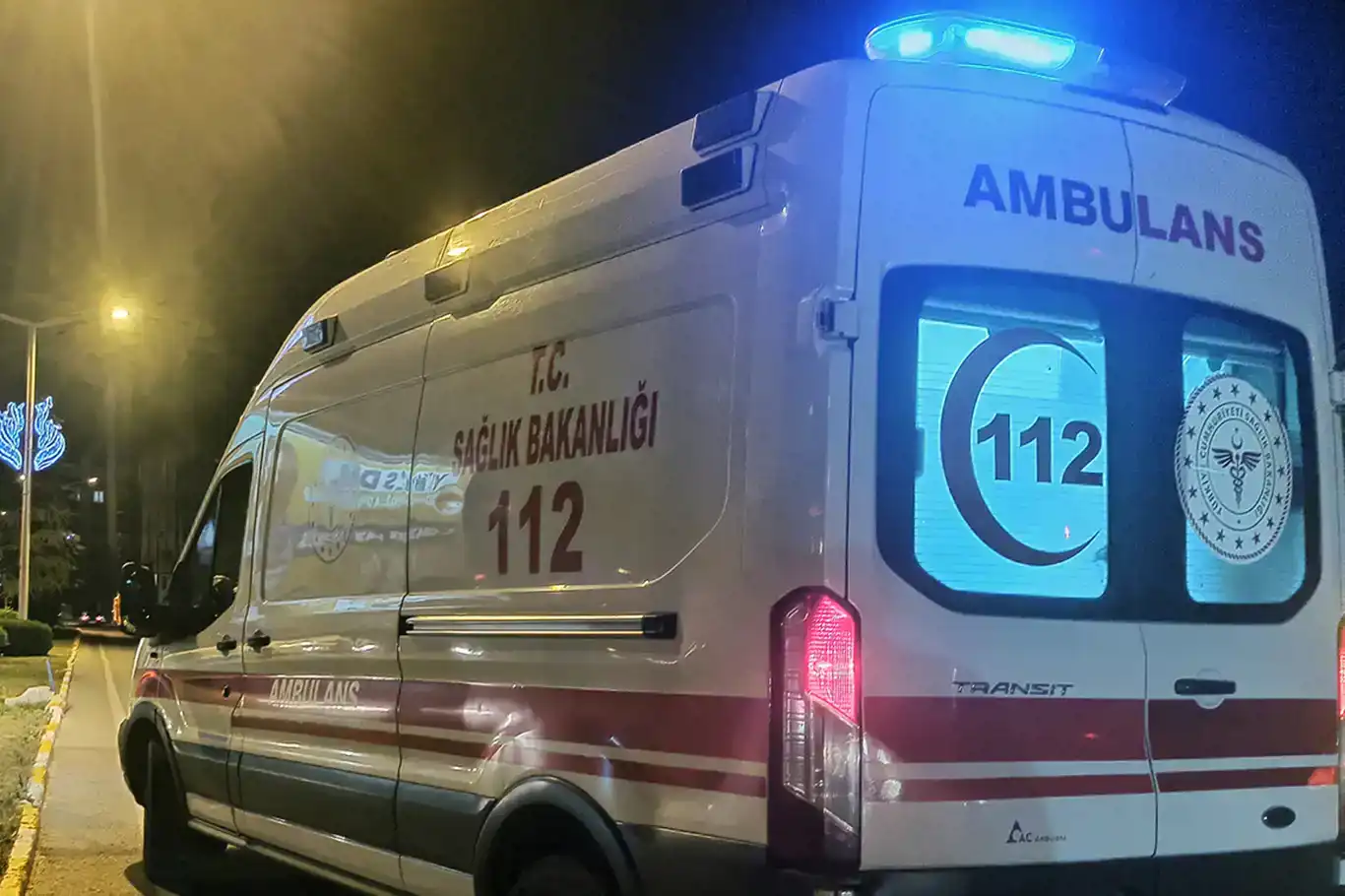 İzmir'de kaza: 2 ölü 3 yaralı İzmir'de kaza: 2 ölü 3 yaralı