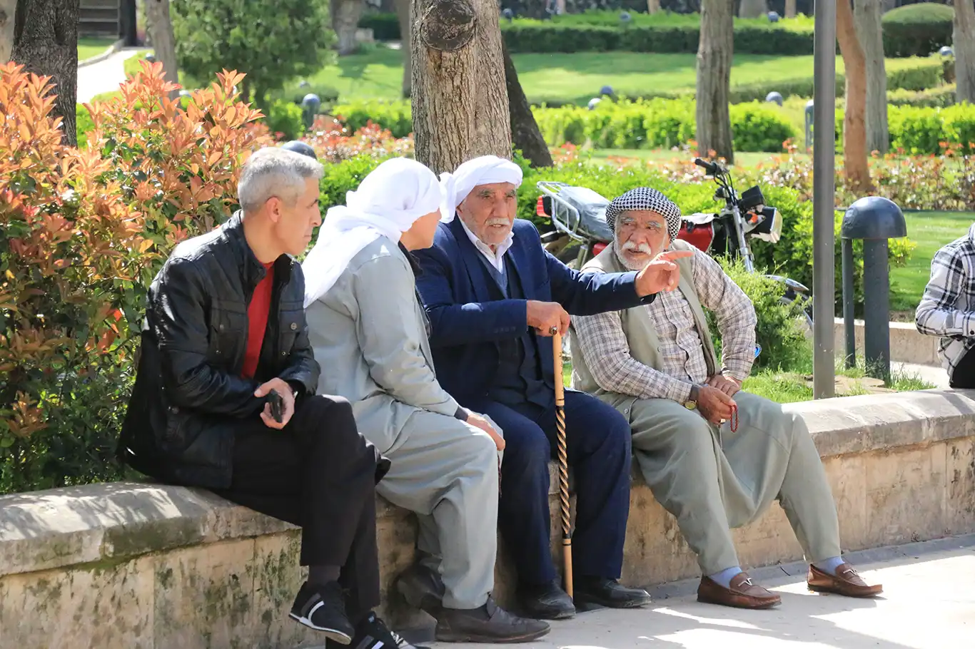 Hayat pahalılığının yaşandığı dönemde emekliler geçim sıkıntısı çekiyor Hayat pahalılığının yaşandığı dönemde emekliler geçim sıkıntısı çekiyor