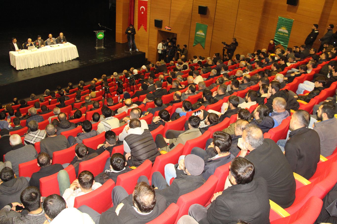 HÜDA PAR'dan "Anadilimi Seçiyorum" paneli	