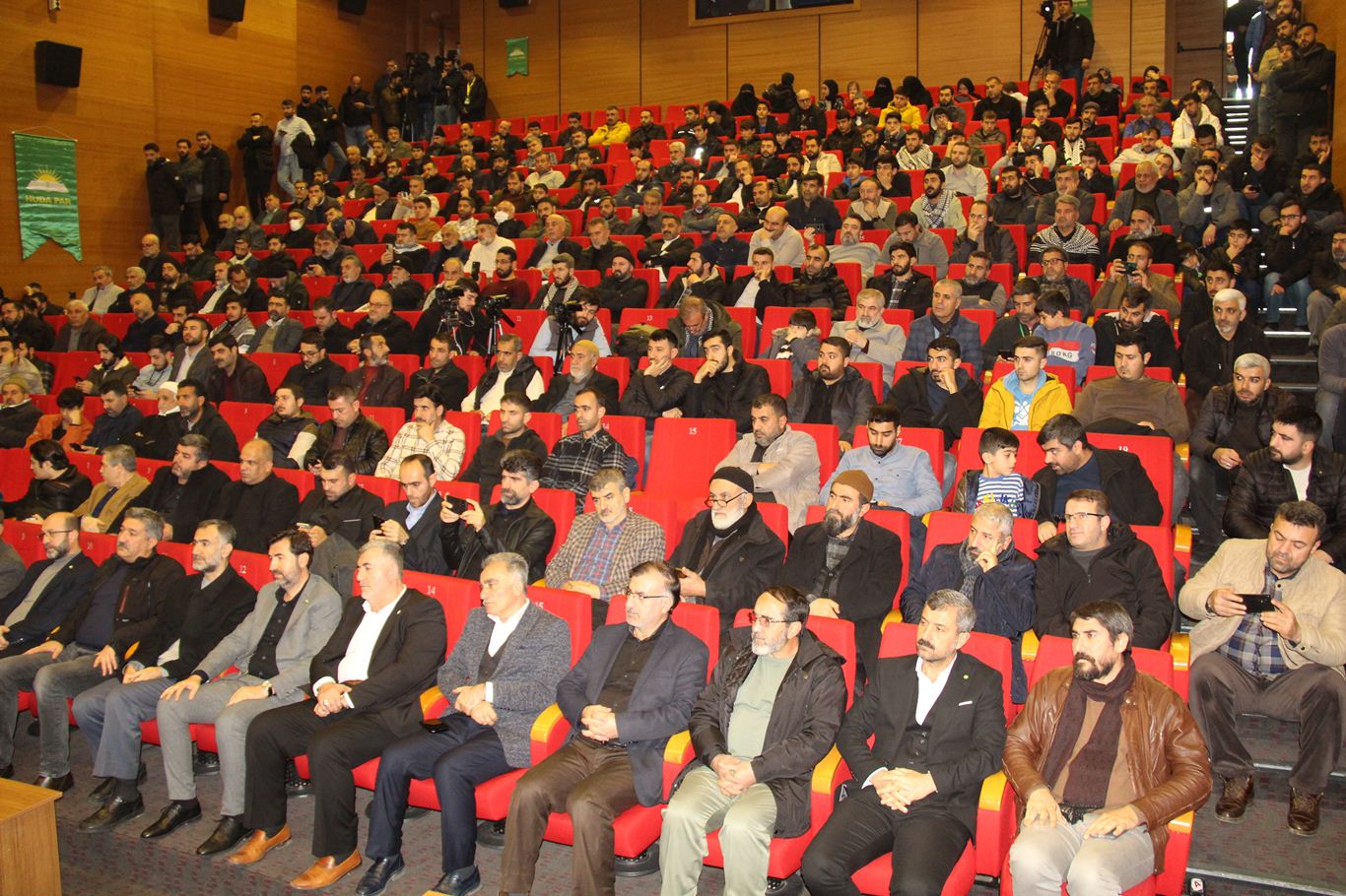 HÜDA PAR'dan "Anadilimi Seçiyorum" paneli	