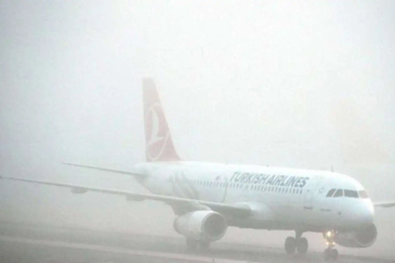 İzmir'de uçak seferlerine sis engeli İzmir'de uçak seferlerine sis engeli