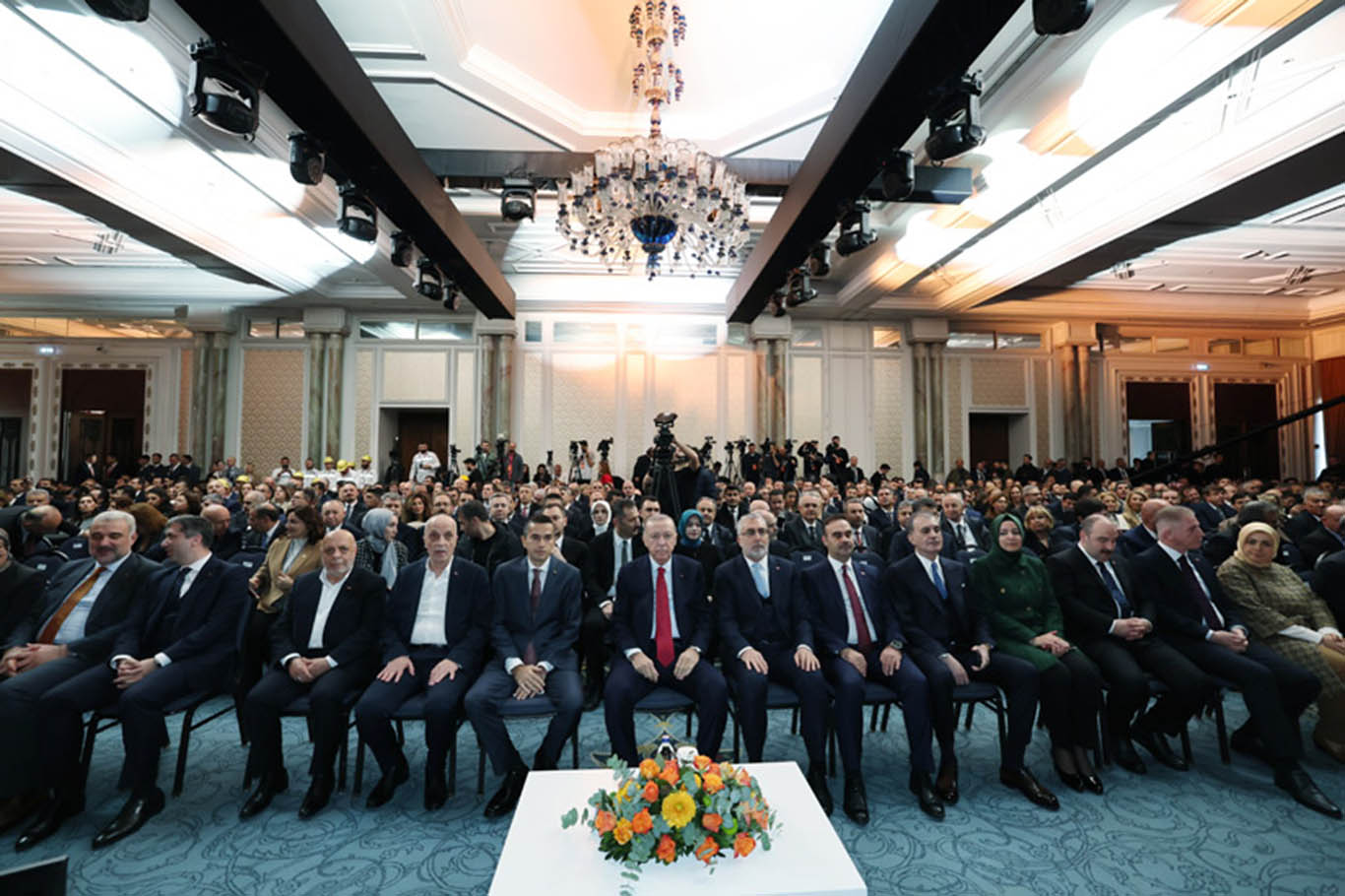 Cumhurbaşkanı Erdoğan: İç kalemizi çökertme teşebbüslerine kesinlikle izin vermeyeceğiz Cumhurbaşkanı Erdoğan: İç kalemizi çökertme teşebbüslerine kesinlikle izin vermeyeceğiz