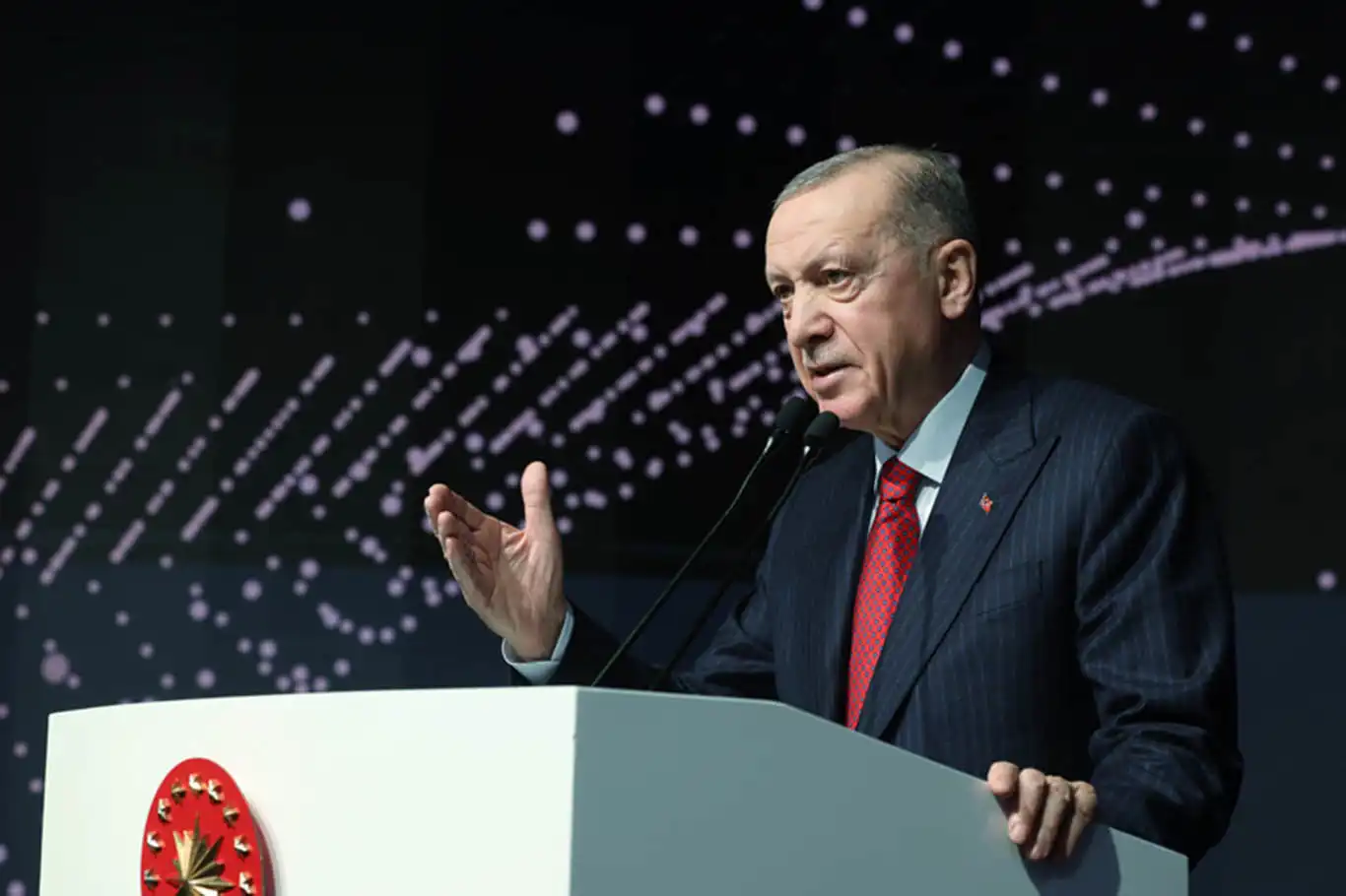 Cumhurbaşkanı Erdoğan: İç kalemizi çökertme teşebbüslerine kesinlikle izin vermeyeceğiz Cumhurbaşkanı Erdoğan: İç kalemizi çökertme teşebbüslerine kesinlikle izin vermeyeceğiz