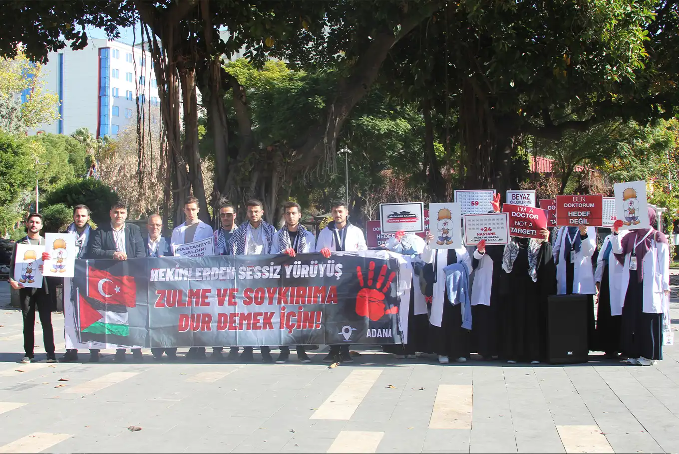 Adana'da hekimlerden Gazze için sessiz yürüyüş
