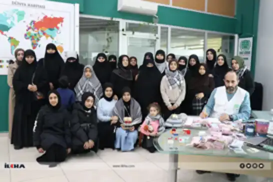 نساء من حزب الهدى في إسطنبول يتبرعن من أجل غزة