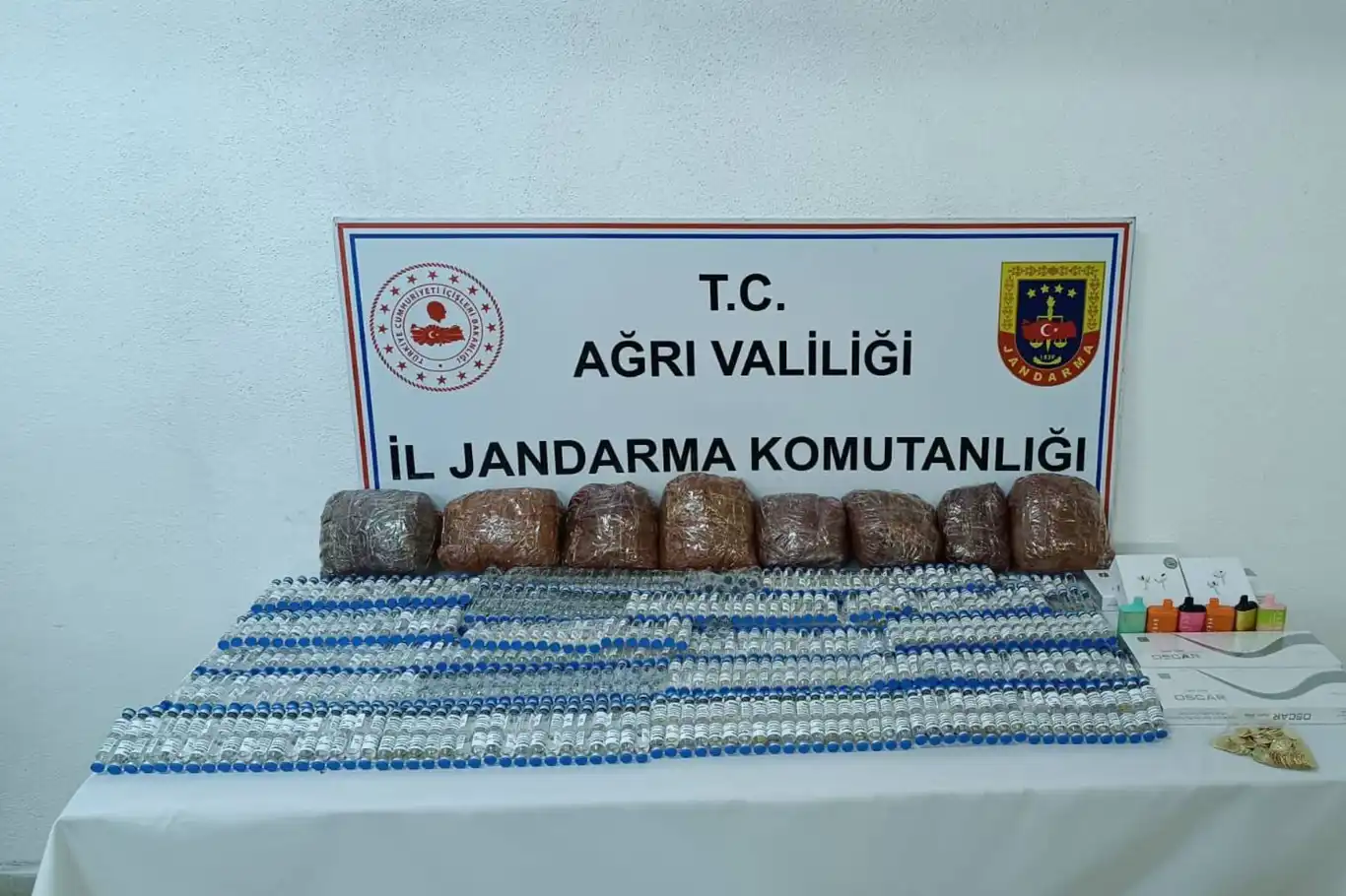 İran uyruklu şahsın bavulunda kaçak eşya ele geçirildi İran uyruklu şahsın bavulunda kaçak eşya ele geçirildi