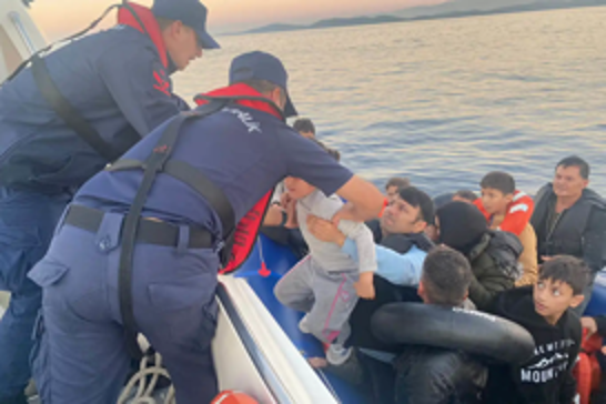 Turkish Coast Guard rescues 105 irregular migrants in Izmir