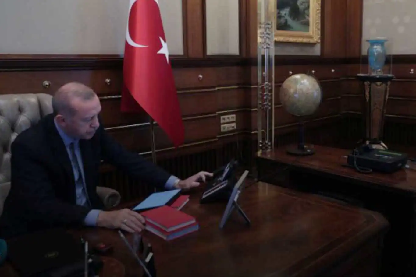 Cumhurbaşkanı Erdoğan, Manisa’da öldürülen Pelin Karaca’nın ailesiyle görüştü Cumhurbaşkanı Erdoğan, Manisa’da öldürülen Pelin Karaca’nın ailesiyle görüştü