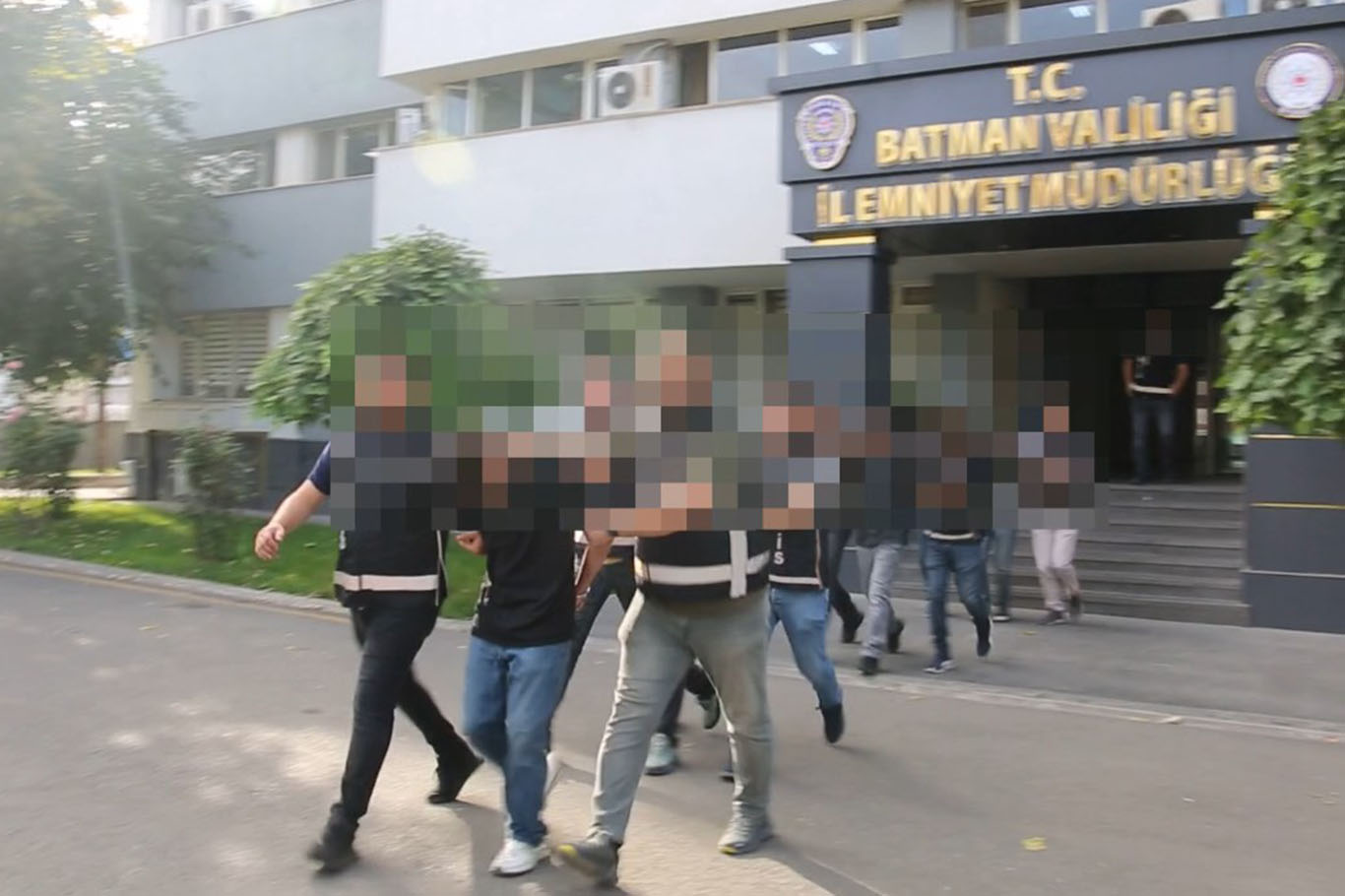 Batman'da suç örgütüne operasyon: 6 kişi tutuklandı Batman'da suç örgütüne operasyon: 6 kişi tutuklandı