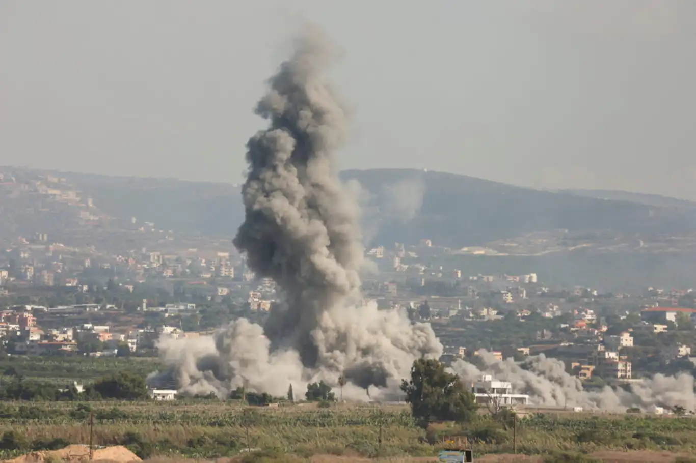 Katil rejim, Lübnan'a 10 binden fazla hava saldırısı düzenledi