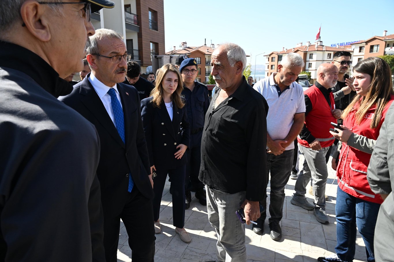 Malatya Valisi Yavuz, deprem nedeniyle başlatılan saha taramalarını inceledi Malatya Valisi Yavuz, deprem nedeniyle başlatılan saha taramalarını inceledi