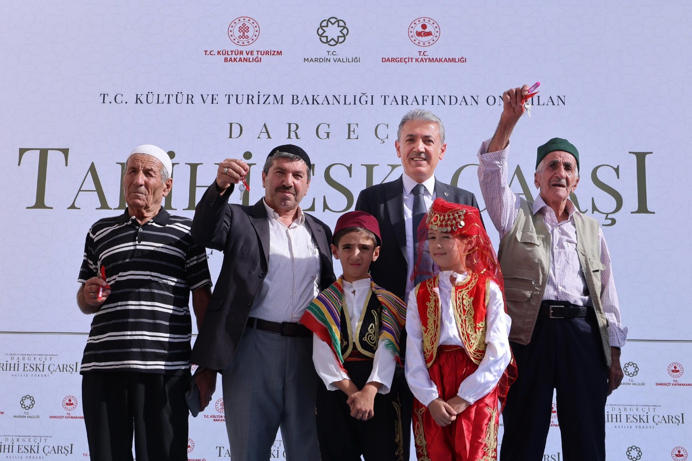 Mardin’de restorasyonu tamamlanan 400 yıllık tarihi çarşı hizmete açıldı Mardin’de restorasyonu tamamlanan 400 yıllık tarihi çarşı hizmete açıldı