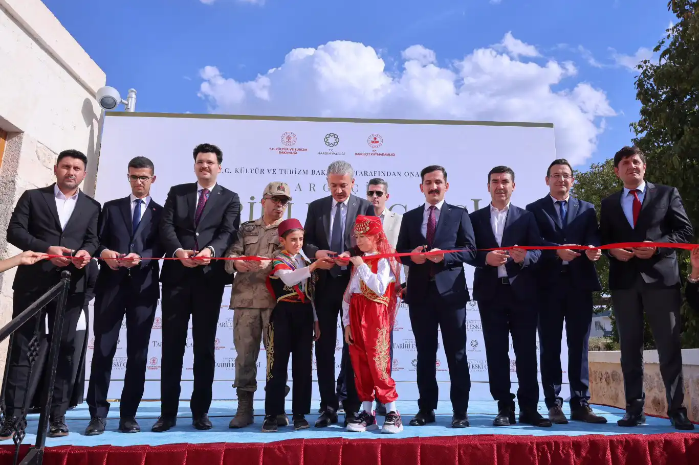 Mardin’de restorasyonu tamamlanan 400 yıllık tarihi çarşı hizmete açıldı 