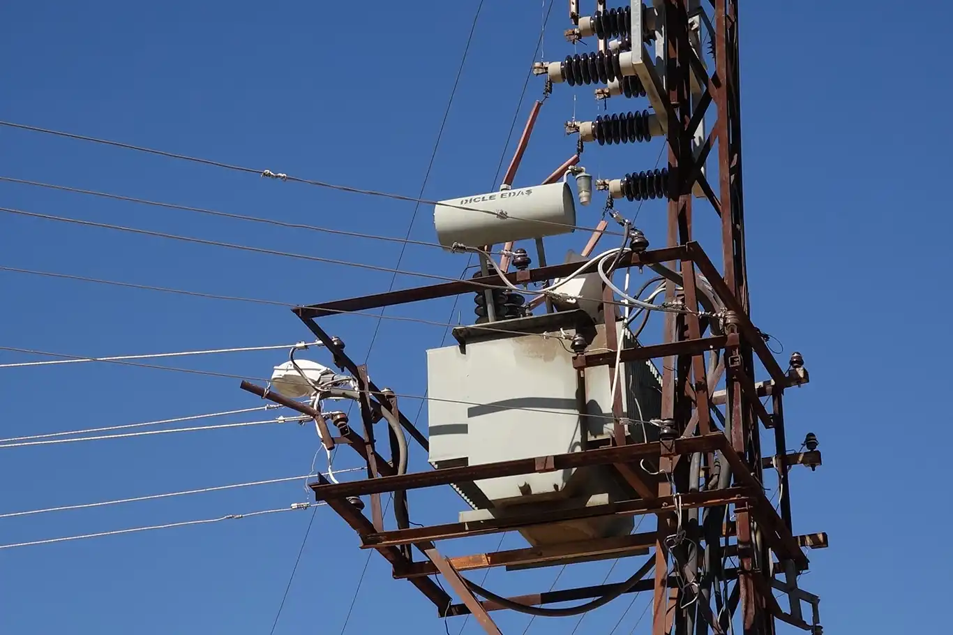 Şanlıurfa’nın 3 ilçesinde planlı elektrik kesintileri uygulanacak Şanlıurfa’nın 3 ilçesinde planlı elektrik kesintileri uygulanacak