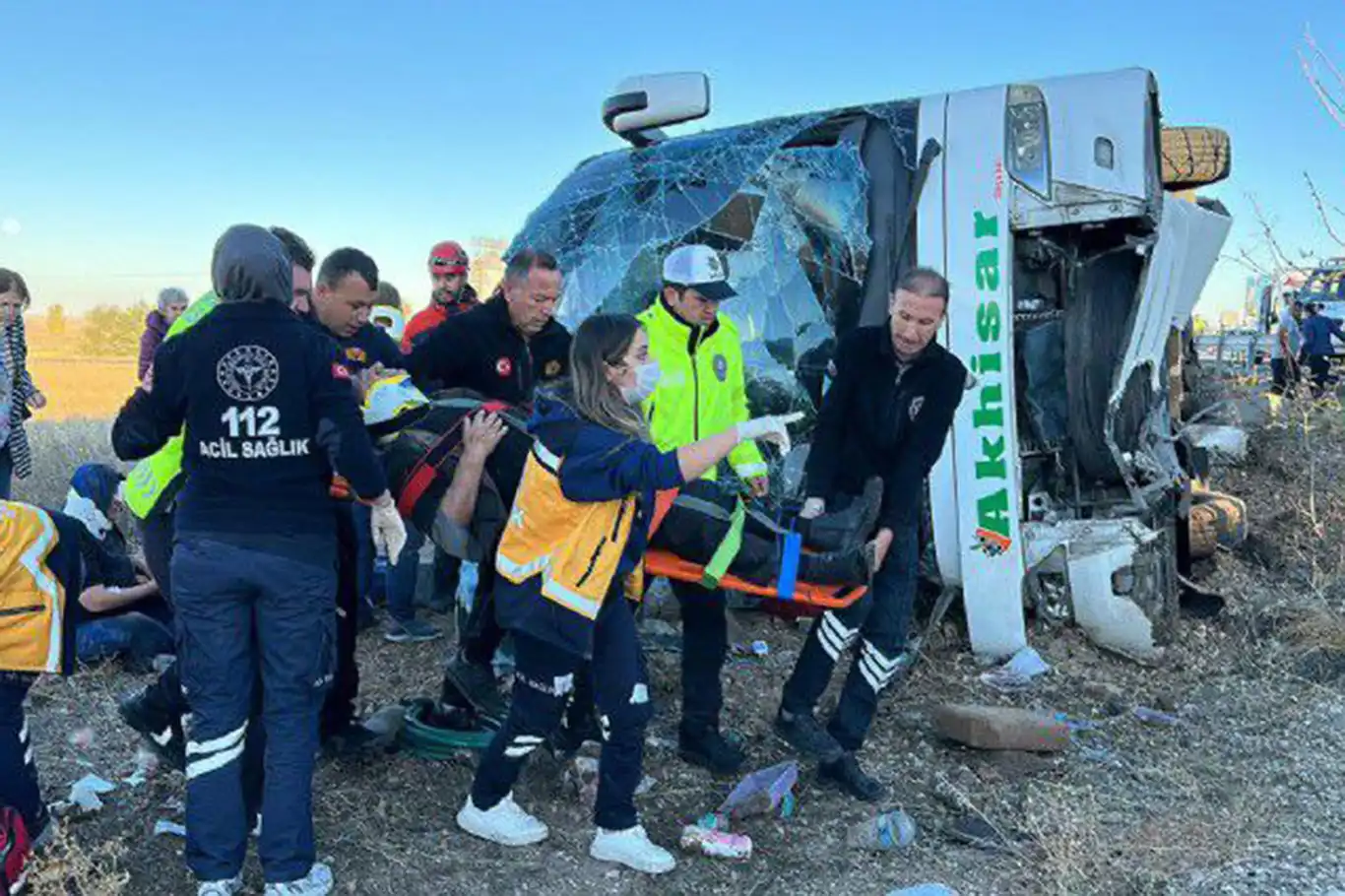 Bus accident in central Türkiye kills 7, injures 33