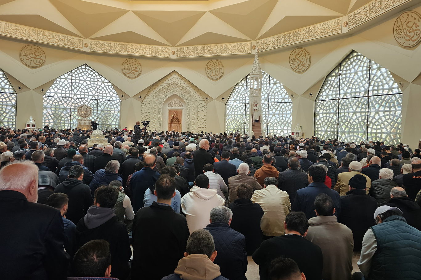 Diyanet İşleri Başkanı Erbaş, Marmara İlahiyat Camii’nde hutbe irad etti