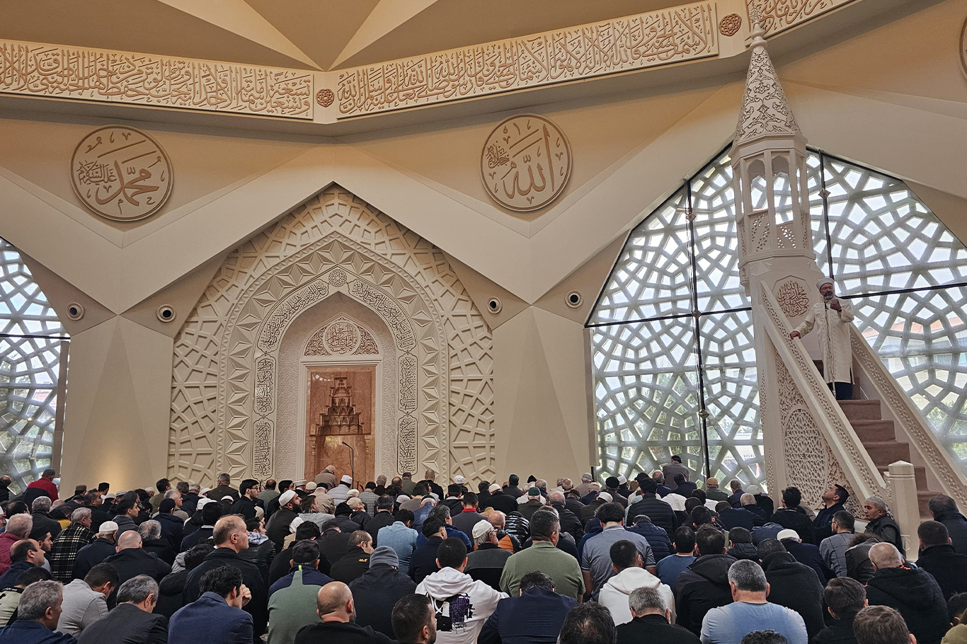 Diyanet İşleri Başkanı Erbaş, Marmara İlahiyat Camii’nde hutbe irad etti