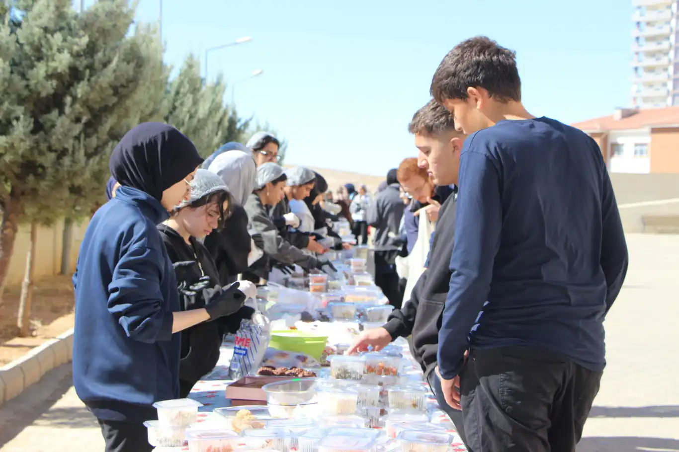 Mardin’de İmam Hatip öğrencilerden Gazze yararına kermes Mardin’de İmam Hatip öğrencilerden Gazze yararına kermes