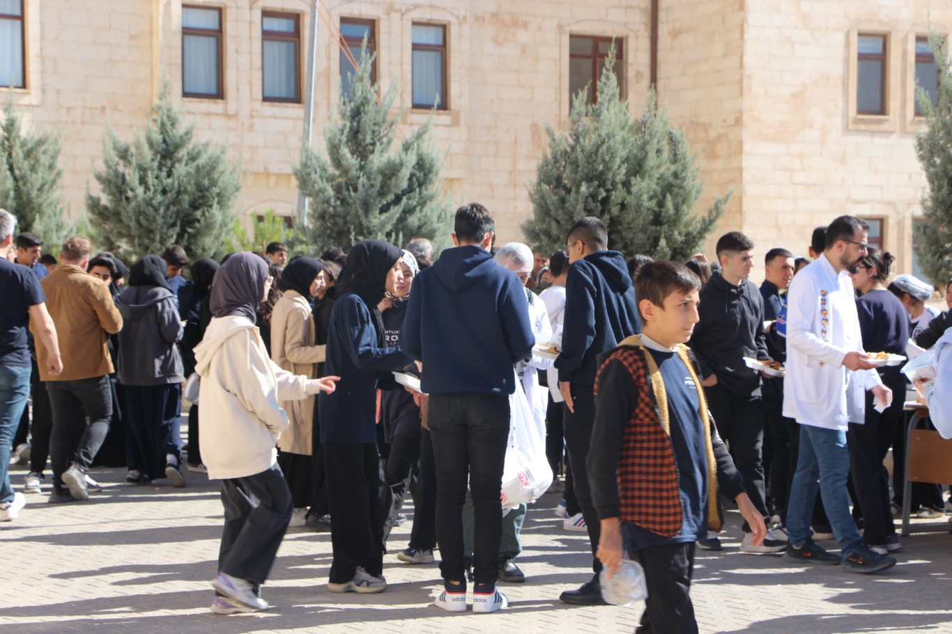 Mardin’de İmam Hatip öğrencilerden Gazze yararına kermes Mardin’de İmam Hatip öğrencilerden Gazze yararına kermes