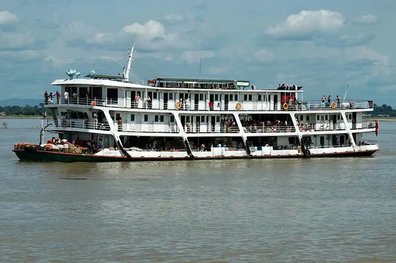 Myanmar'da feribot kazası: 8 ölü 18 kayıp Myanmar'da feribot kazası: 8 ölü 18 kayıp