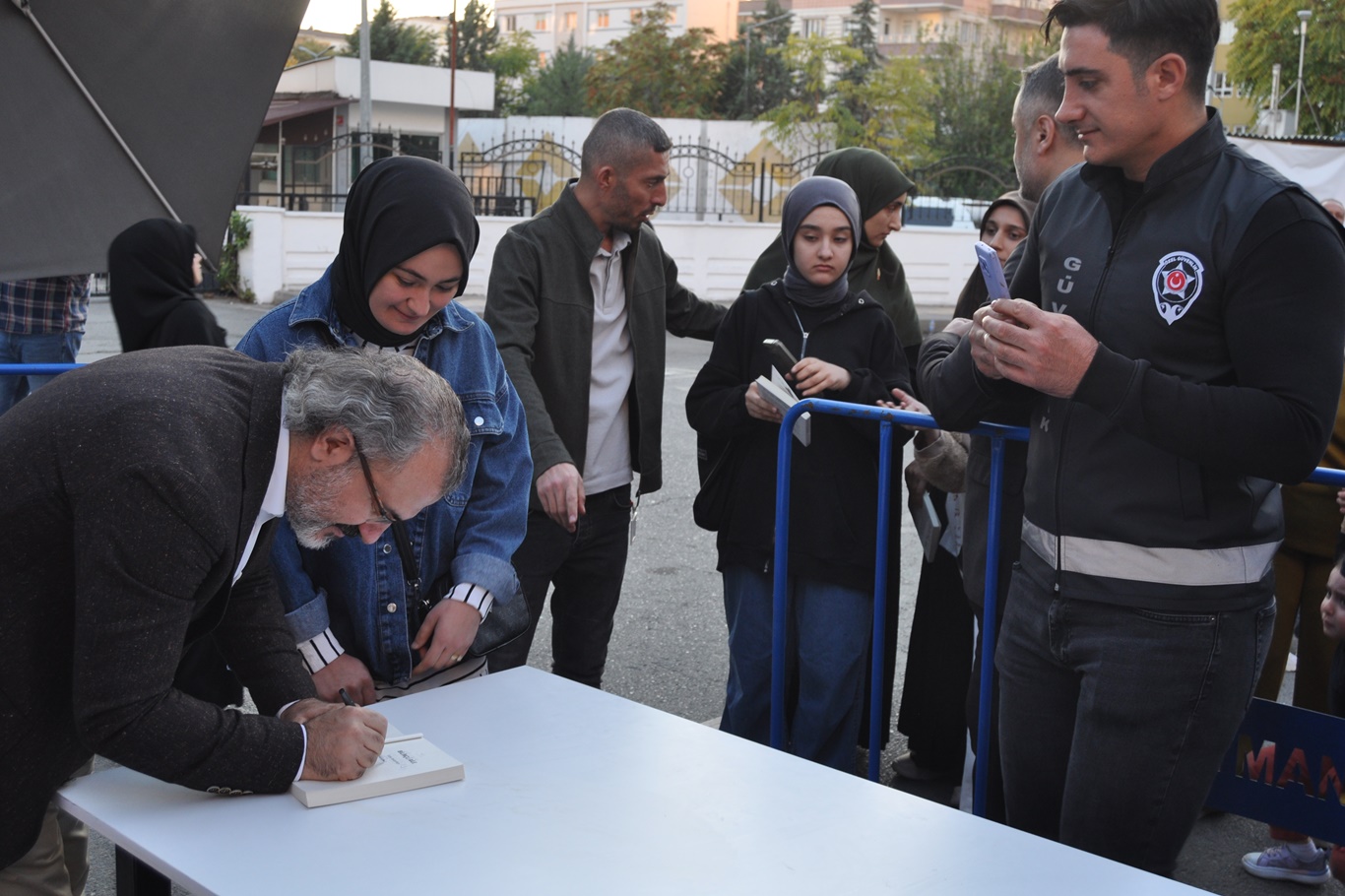 Eğitimci Yazar Aslanhan: Çocuklara, eğitimle birlikte kişilik ve ahiret bilinci de öğretilmeli