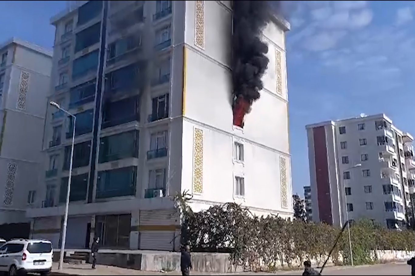 Apartman dairesinde çıkan yangın korkuttu