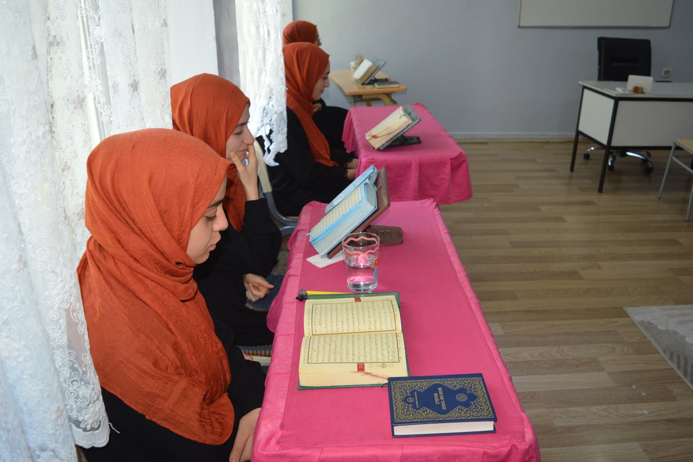 Üç buçuk ayda hafız olan Elif'in azim ve başarı hikayesi