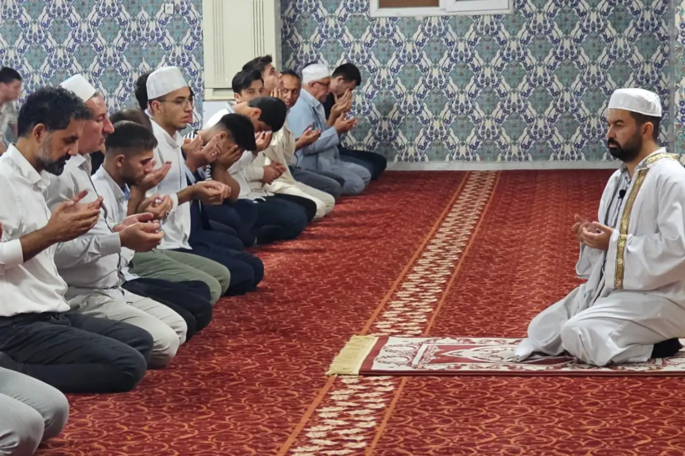 Cizre'de şehitler ve mazlumlar için dua edildi Cizre'de şehitler ve mazlumlar için dua edildi