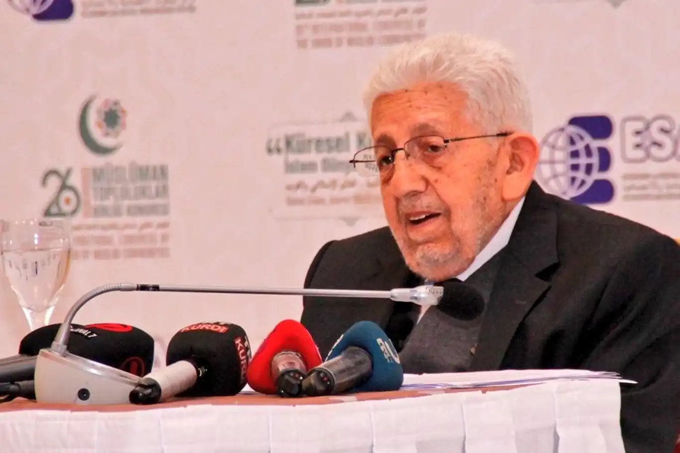 Felicity Party founder Recai Kutan dies at 94 Felicity Party founder Recai Kutan dies at 94