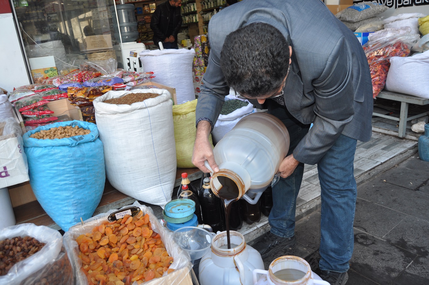 Şifa kaynağı yerli ve doğal pekmezin fiyatı cep yakıyor