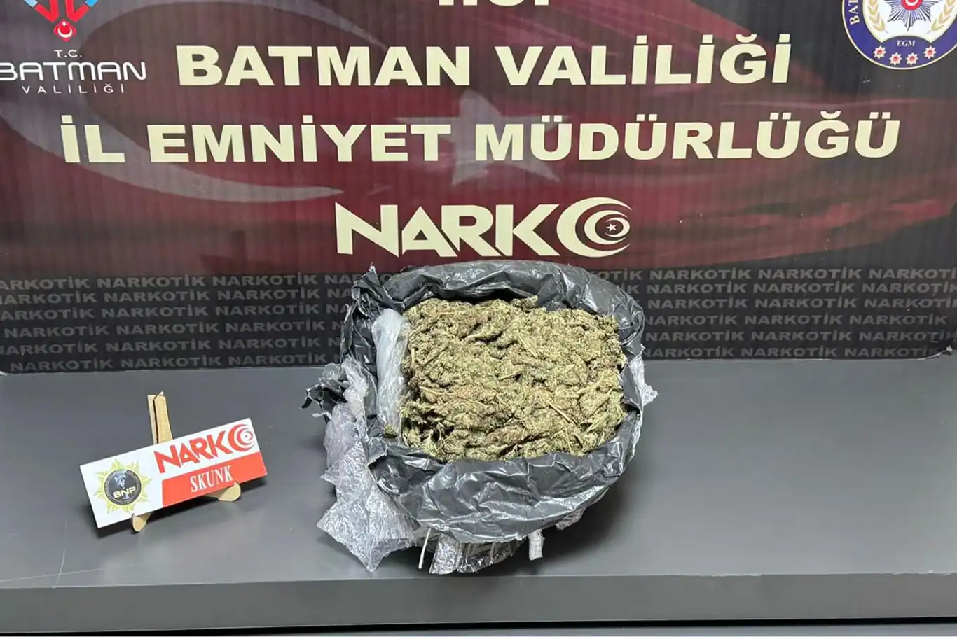 Batman'da bir araçta yapılan aramada 2 kilo 40 gram skunk ele geçirildi