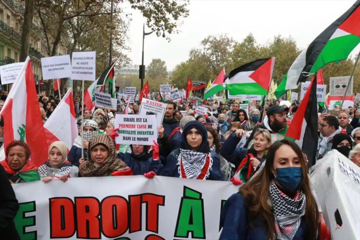 Paris'te sağlık çalışanlarından Gazze’ye destek gösterisi