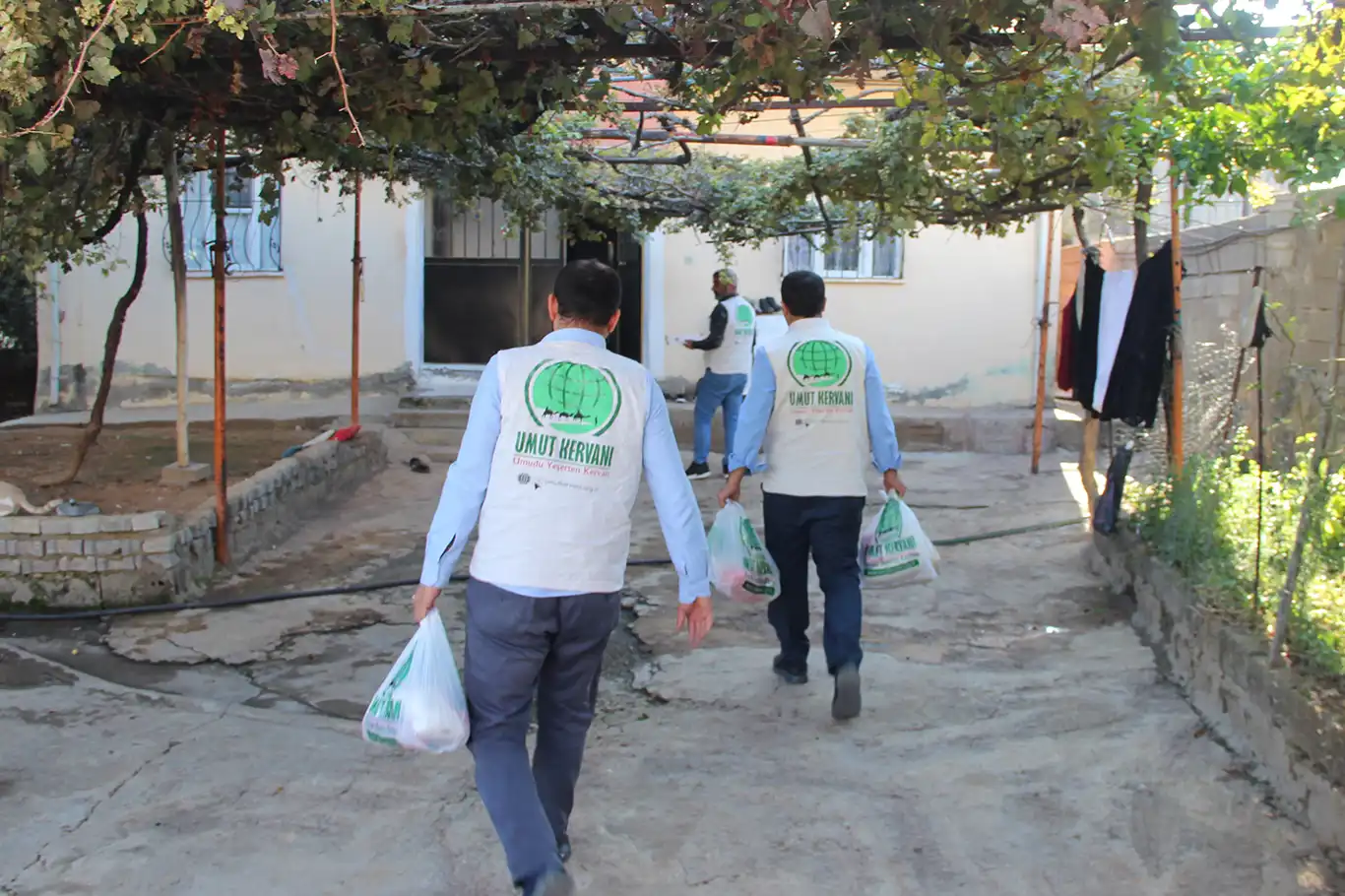 Kermesten elde edilen gelirler yetim ve muhtaç ailelere ulaştırıldı   