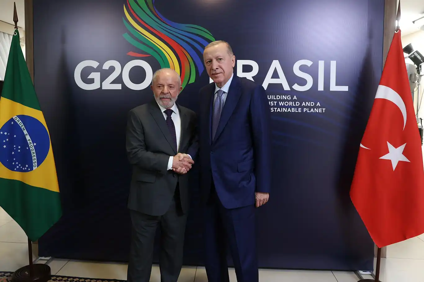 President Erdoğan meets with Brazilian President Lula da Silva at G20 Summit