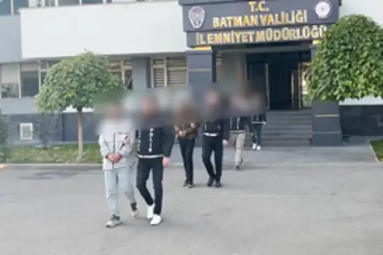 Batman'da 3 eve uyuşturucu operasyonu: 4 kişi tutuklandı