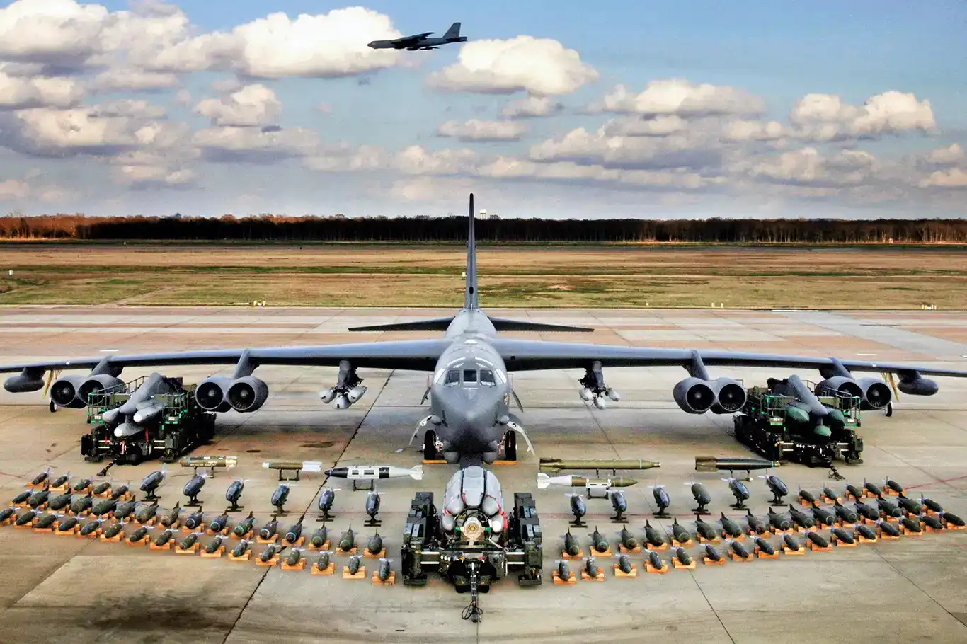 أمريكا ترسل طائرات استراتيجية من طراز  B-52 إلى الشرق الأوسط لحماية الكيان الصهيوني