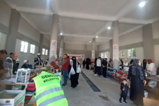 Yetimler Vakfı Gercüş'te muhtaçlar yararına kermes açtı