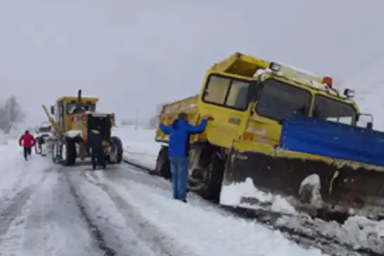 Muş ve Bitlis'te 154 yerleşim biriminin yolu kapandı