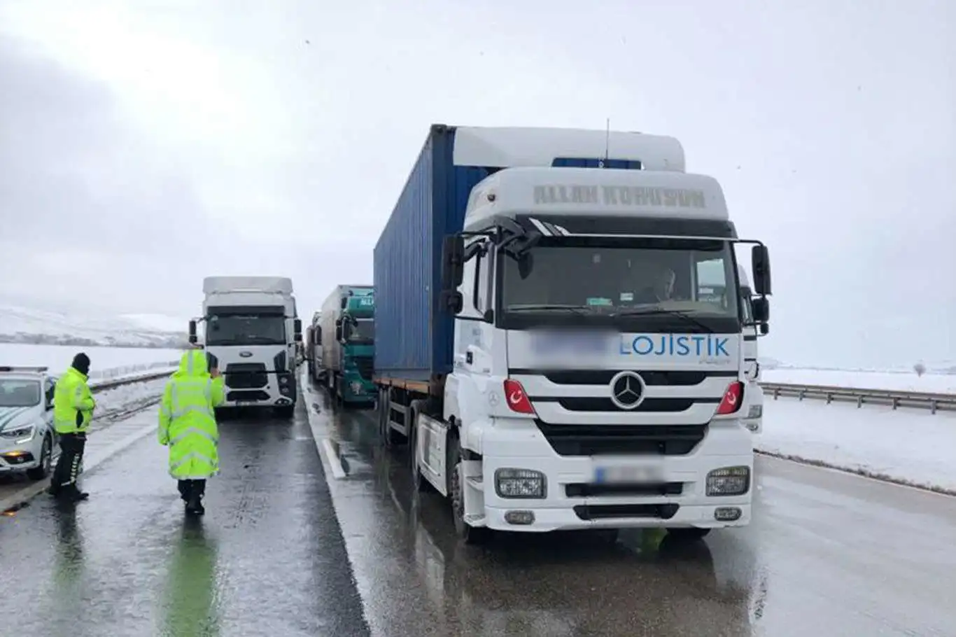 Antalya-Konya yolu tır ve kamyon geçişine kapatıldı