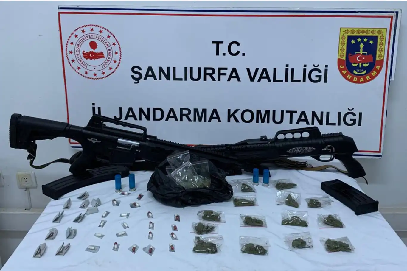 Şanlıurfa’da uyuşturucu ve çalıntı motosiklet ele geçirildi Şanlıurfa’da uyuşturucu ve çalıntı motosiklet ele geçirildi