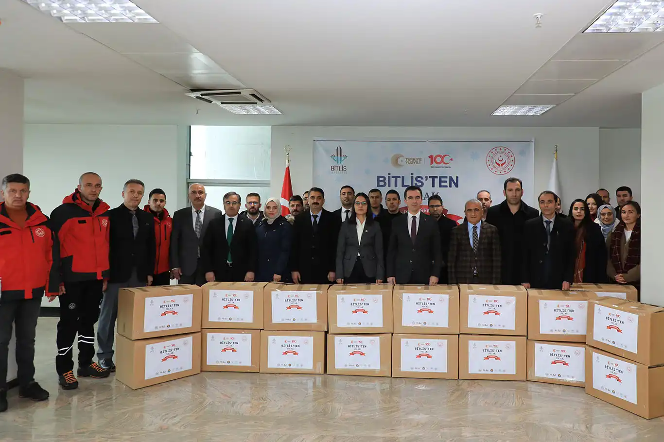 ​ Bitlis’te ihtiyaç sahibi 3 Bin 850 öğrenciye “Mont ve bot” yardımı yapıldı