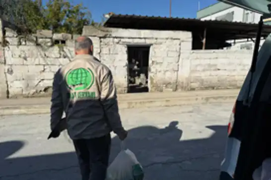 Umut Kervanı Tarsus'ta onlarca ihtiyaç sahibi aileye gıda yardımında bulundu