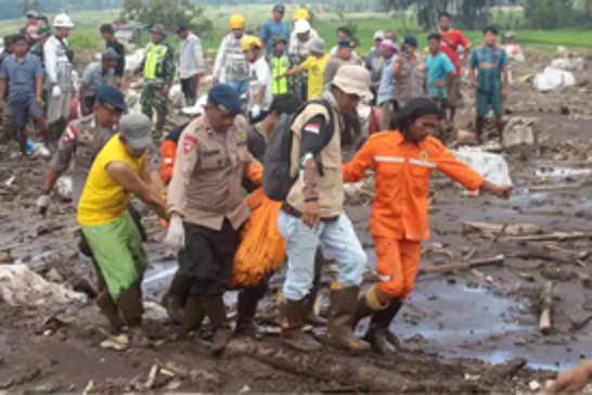 Deadly floods and landslides ravage North Sumatra, Indonesia